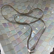 Load image into Gallery viewer, Vintage SS 20&quot; Herringbone Chain Necklace
