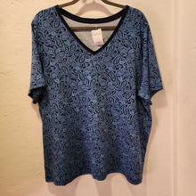 Load image into Gallery viewer, Relaxed Fit Paisley Top Size 2X
