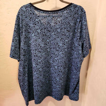 Load image into Gallery viewer, Relaxed Fit Paisley Top Size 2X
