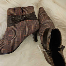 Load image into Gallery viewer, NWT Predictions Brown Patience Plaid Boots w/ Heels Size 7.5
