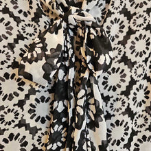 Load image into Gallery viewer, Mandela Two Tone Print Blouse w/ Tie at Neck Size 22/24W
