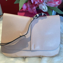 Load image into Gallery viewer, Gianni Chiarini Pale Pink Leather Fold Over Shoulder Bag
